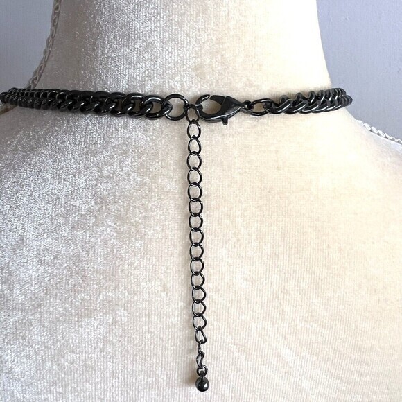 VINTAGE GOTHIC Black/Red Matinee Necklace 22" + 3" - Picture 6 of 7